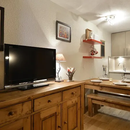 Andromede - - Aux Pieds - Vue Pistes - Balcon Mae-3571 *